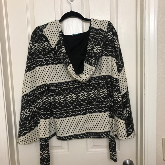vfish – Hooded Sweater Poncho - Picture 3 of 3